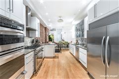 SPRAWLING DUPLEX IN UPPER EAST SIDE