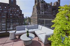 RENTAL WITH WRAP TERRACE OVER PARK AVENUE