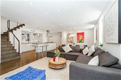 DOWNTOWN CHIC IN THE HEART OF THE UPPER WEST SIDE