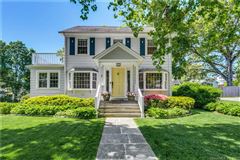 MOVE IN READY COLONIAL IN SOUGHT AFTER DARIEN
