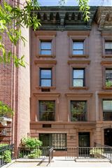 EXQUISITE TOWNHOUSE ON THE PERFECT STREET