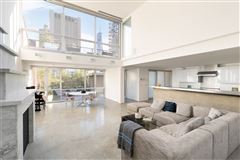 MODERN AND SPACIOUS HOUSE IN TRIBECA