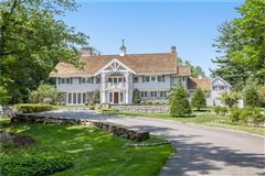 EXQUISITE GATED ESTATE ON PRIVATE MID-COUNTRY LANE