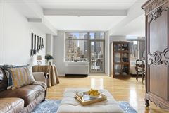 SWEEPING VIEWS OF MIDTOWN