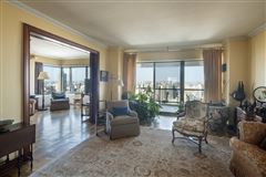 BEAUTIFUL, SPACIOUS LIVING WITH VIEWS