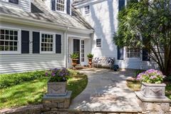 GRACIOUS AND ELEGANT CLASSIC HOME