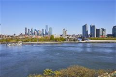 EXTRAORDINARY, FULLY RENOVATED APARTMENT