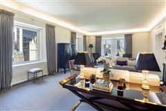 LUXURIOUS LIVING AND SOPHISTICATED ENTERTAINING