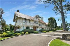 CAREFULLY RESTORED 1910 ENGLISH MANOR HOUSE
