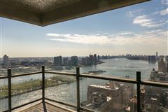 SURROUNDED BY THE WATER AND THE PANORAMA OF MANHATTAN