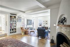 LIGHT-FLOODED FOUR BEDROOM COOPERATIVE