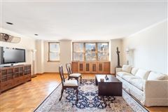 SPRAWLING HOME IN IDEAL LOCATION