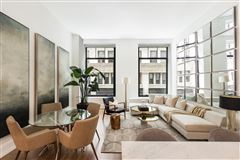 QUIET AND BRIGHT HOME IN MAGNIFICENT BUILDING
