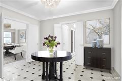 HOME LOCATED IN THE HEART OF MANHATTAN