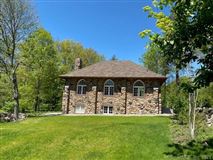 EXQUISITE TURN-KEY PRIVATE COTTAGE IN NEW CANAAN