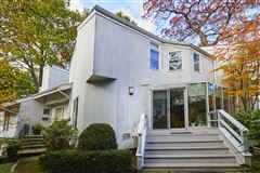 GRACIOUS HOME IN THE RIVERDALE ESTATE SECTION