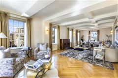 SPACIOUS FULL-FLOOR RESIDENCE