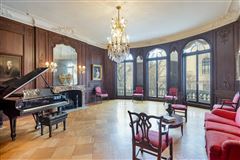 FIFTH AVENUE TOWNHOUSE FOR THE AGES