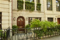 IMPECCABLY RENOVATED TIMELESS TOWNHOUSE