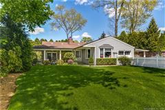BEAUTIFUL SMALL TOWN HOME