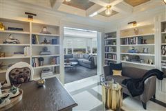 TURN-KEY FULL FLOOR HOME WITH INCREDIBLE PANORAMIC VIEWS