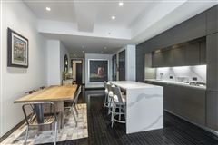 A COVETED, SOUTH-FACING, HIGH-FLOOR LOFT