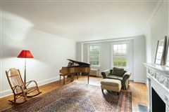 ONE-OF-A-KIND, FIVE ROOM APARTMENT