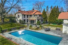 A LOVELY FAMILY HOME