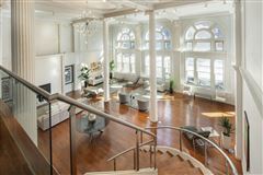 DRAMATIC LOFT IN THE HEART OF DOWNTOWN
