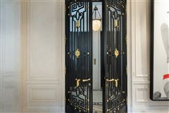 EXTRAORDINARY RESIDENCE WITH EXQUISITE DETAILS
