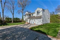 SPACIOUS COLONIAL ON CUL-DE-SAC STREET