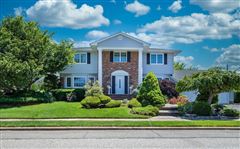 EXPANSIVE GEORGIAN COLONIAL NESTLED ON AN OVERSIZED LOT