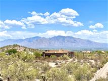 AMAZING HOME WITH BEAUTIFUL VIEWS AND COMPLETE PRIVACY