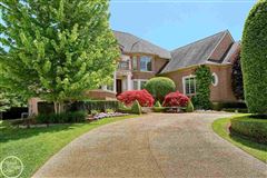 DESIGNER SHOWCASE CUSTOM-BUILT HOME WITH EVERY AMENITY