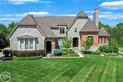 SPACIOUS AND MAGNIFICENT CUSTOM-BUILT HOME IN BRADBURY