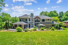 CUSTOM-BUILT HOME IN ANN ARBOR HILLS