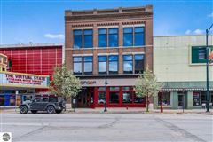 LUXURY CONDO IN TRAVERSE CITY
