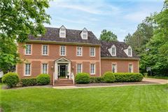 ELEGANT COLONIAL HOME