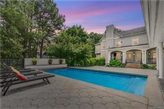 INCREDIBLE GOLF COURSE HOME