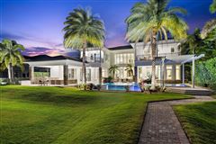 AMAZING FORMER MODEL HOME ON THE INTRACOASTAL