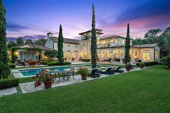 A TOUCH OF PALM BEACH IN THE HEART OF JUPITER