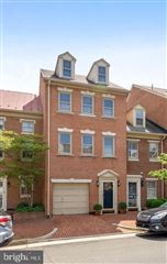 STYLISH AND SPARKLING BRICK TOWNHOUSE IN THE SOUTHWEST QUADRANT