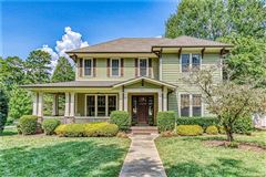 CRAFTSMAN HOME IN THE HEART OF COTSWOLD