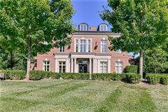 MODERN TRANSITIONAL DESIGN WITH REFINED ELEGANCE