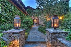 ITALIAN ESTATE IN EXCLUSIVE PELLYN WOOD