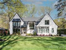 STUNNING MODERN HOME BY CHIOTT CUSTOM HOMES
