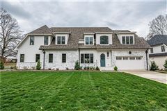 FABULOUS NEW CONSTRUCTION IN THE HEART OF COTSWOLD