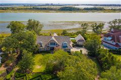 SPECTACULAR ESTATE ON RARE DOUBLE LOT