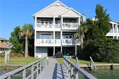 SPACIOUS SINGLE SOUND-FRONT CONDO