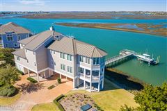 SOUGHT AFTER SOUND FRONT FIGURE 8 ISLAND HOME